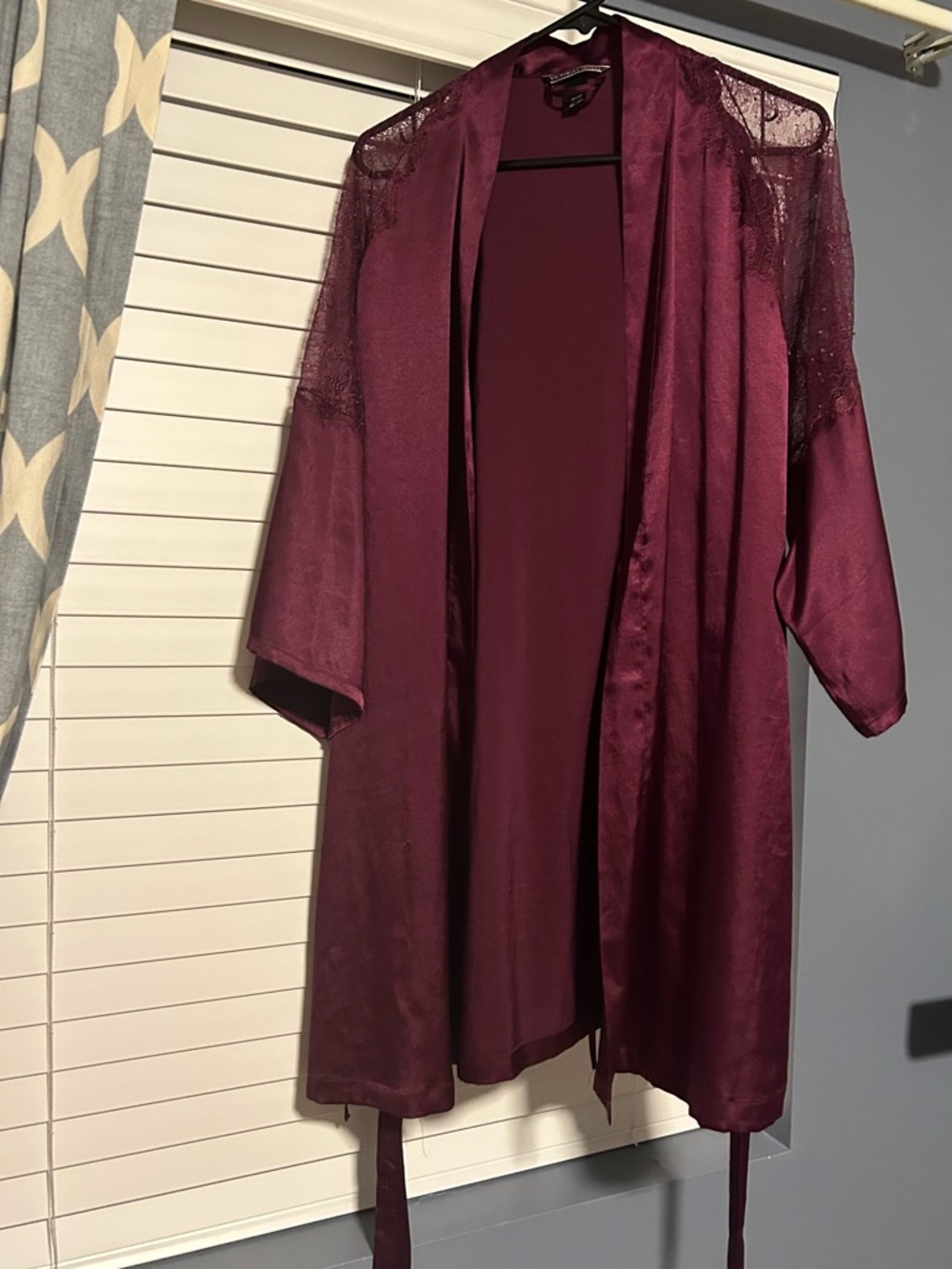 Silky Lace-Shoulder Robe in Deep Wine Victoria’s Secret size m/l